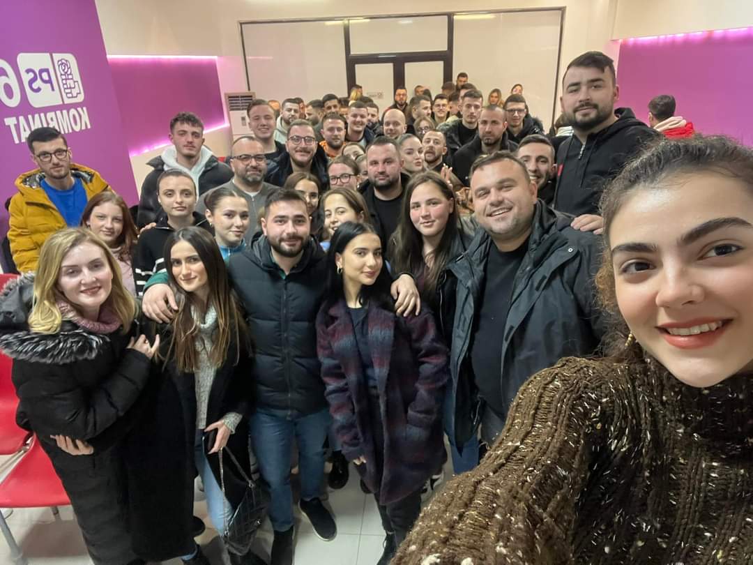 UedaKaci's tweet photo. #27hapa27njesi
Asambleja e forumit me të rinjtë e Njësisë 6 🙌🏻💜
Gati per fitoreee🌹❤️
#frestirane #EVteam
#herionrrapaj @glindxhet_madhi @Njesia6 @erindibejko @KJazexhiu @adadeni123 @erionveliaj https://t.co/Cyj14b3bcd