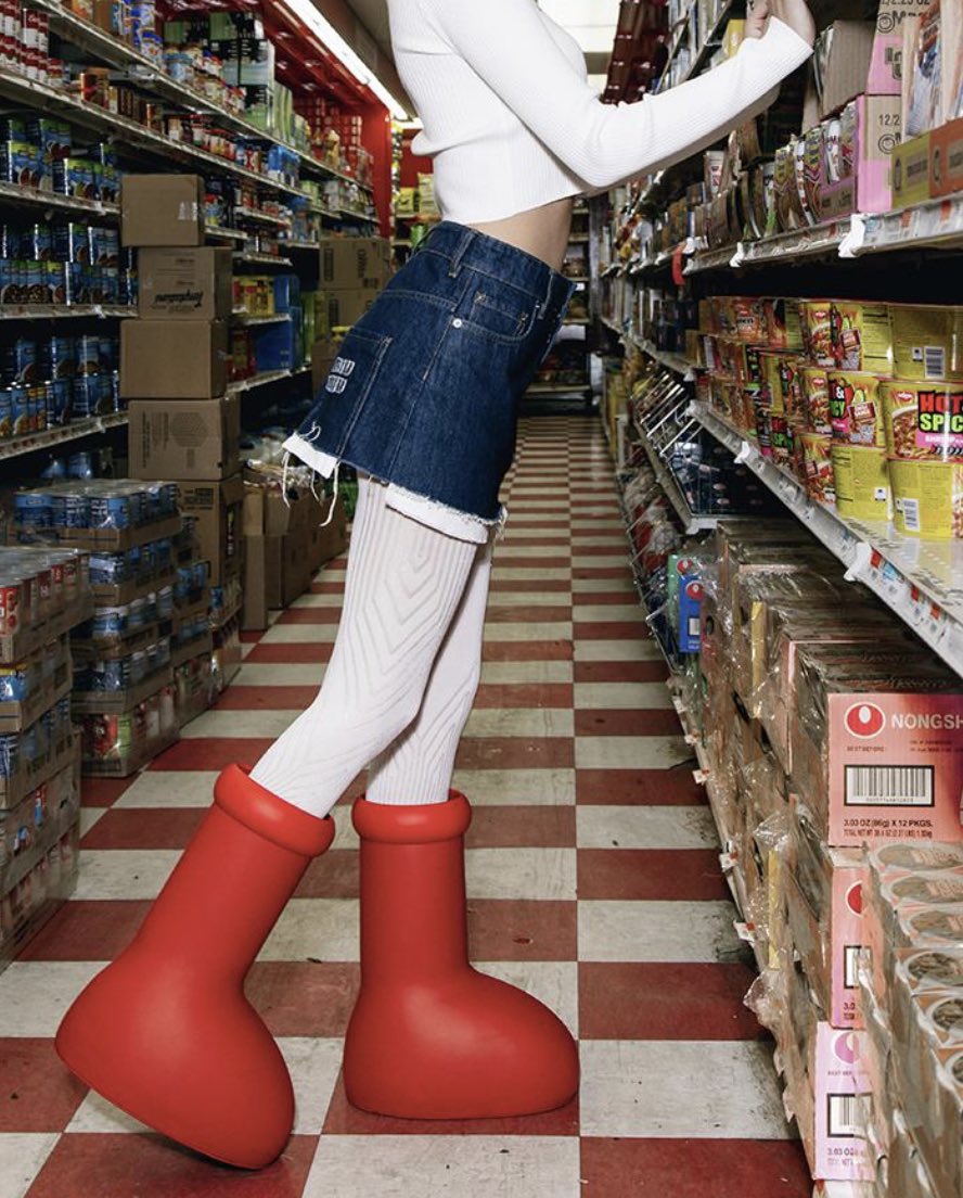 oG_PoLo_JoE's tweet photo. Everybody going crazy over these boots just to look like Astroboy 🤦🏾‍♂️ https://t.co/tgczKUYvhA