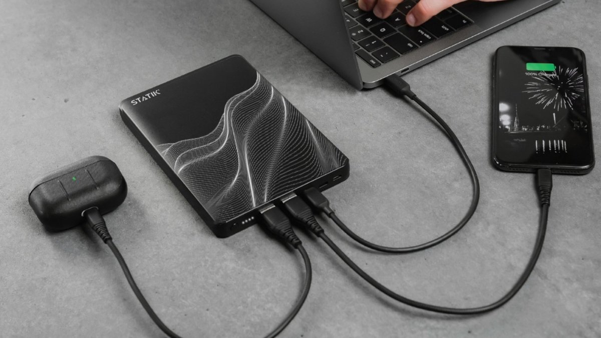 Just in case my Valentine's par doesn't know what to give me: I'm going to retweet this as a manner to say that a power bank is a great choice 👀