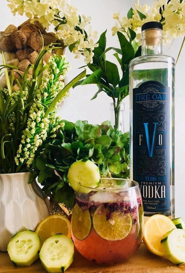 Fire_Oak's tweet photo. Howdy Everyone,

It’s a #fireoakfriday! This week we give you a cocktail that’s crisp, clean and less than 100 calories! Check our FB and IG pages for full details!

#fireoakvodka #craftcocktails #drinktexas 

Have a fantastic weekend everyone!

Spirited Cheers, https://t.co/zlwVBrz36x