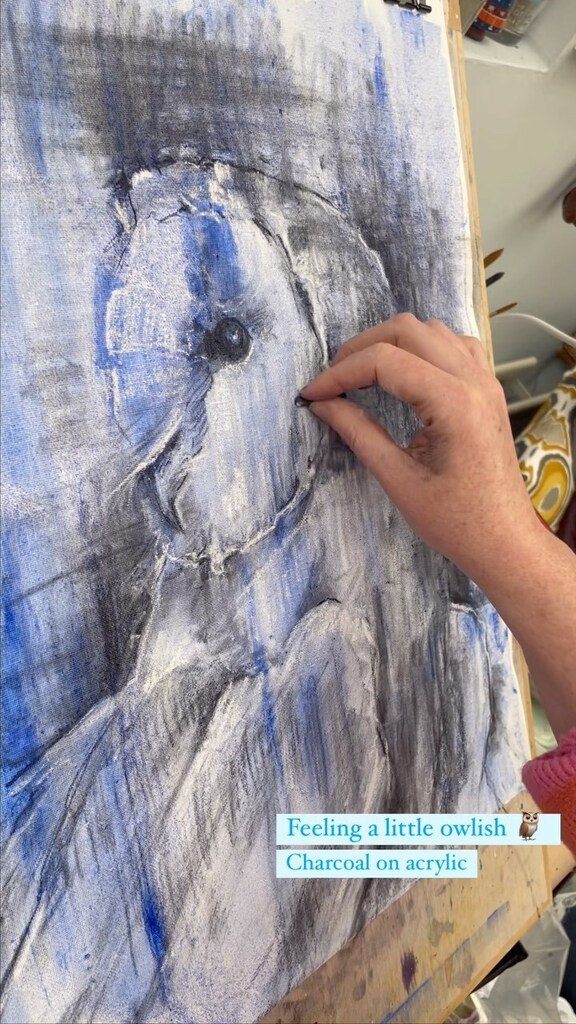 kathealykreates's tweet photo. Playing with charcoal, finding some edges. What a hoot 🦉
Have a great weekend, one and all! 👩🏼🎨
#artreel #arttimelapse #timelapsevideo #artvideo #charcoalsketch #charcoalstudy #owlsofinstagram #barnowls #barnowlsofinstagram #owlart #natureartist #bird… https://t.co/uJWLl2F601 https://t.co/IhrSZ3HdqA