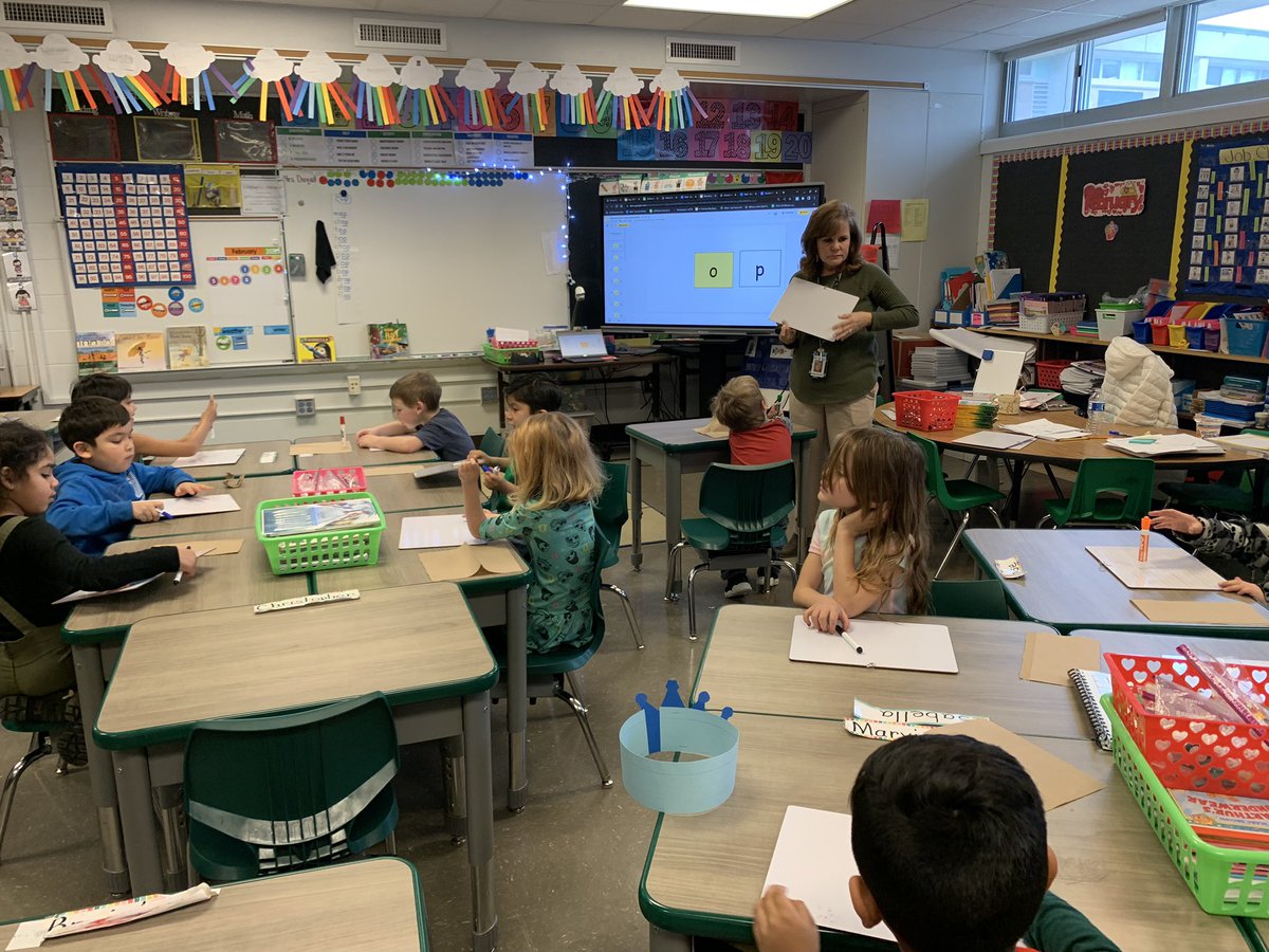brittBell04's tweet photo. Mrs. Duvallβs whole group structured phonics with all scholars writing on their dry erase boards! π€© #Kcantoo #MLElevelup https://t.co/sI9jFnnLdV