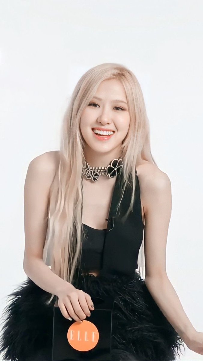 macsmit02's tweet photo. Happy birthday Rosie @BLACKPINK #RoseDay #ROSE #BLACKPINK https://t.co/4wXXE8dshb