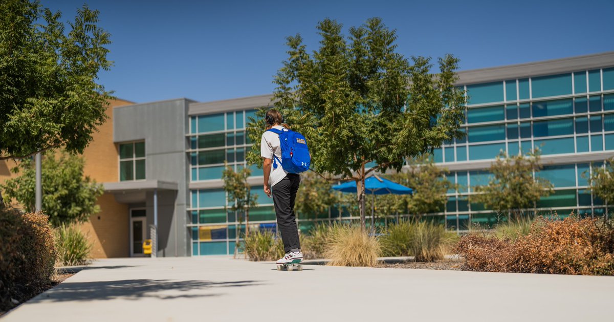 CSUBakersfield's tweet photo. We are cruising into this #CSUBHomecoming weekend 😌✨
Are you attending the BBQ and the big game tomorrow night? #RunnerPride #Letsgorunners https://t.co/pPvlfgNJFf
