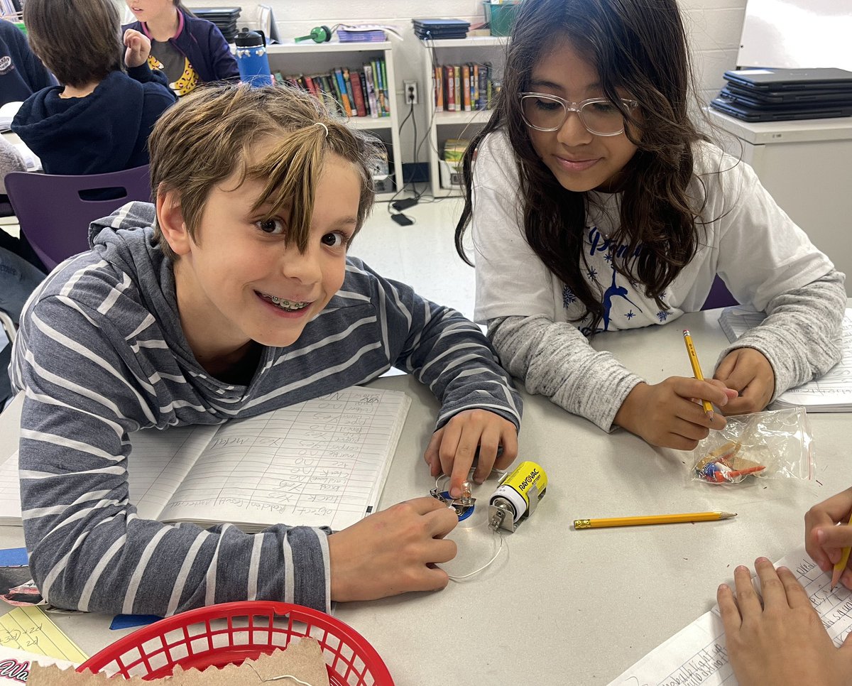 MsYoungStrat's tweet photo. Testing out which materials are conductors of electricity, and which ones are insulators! ✨💡✨@StratfordLndgES @FCPSScience https://t.co/QW2vcqshDl