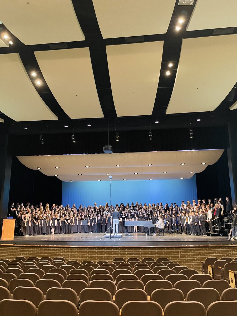 SMS_Wolverines's tweet image. Four of our Wolverines participated in the region choir clinic and concert. They worked with guest conductors and made beautiful music. Congratulate Madison Hernandez, Lorraine Lemus, Dana de Jesus Lopez, and Braeden Ellison. bit.ly/3IfyElT   #SimonStrong @SimonMS_Choir