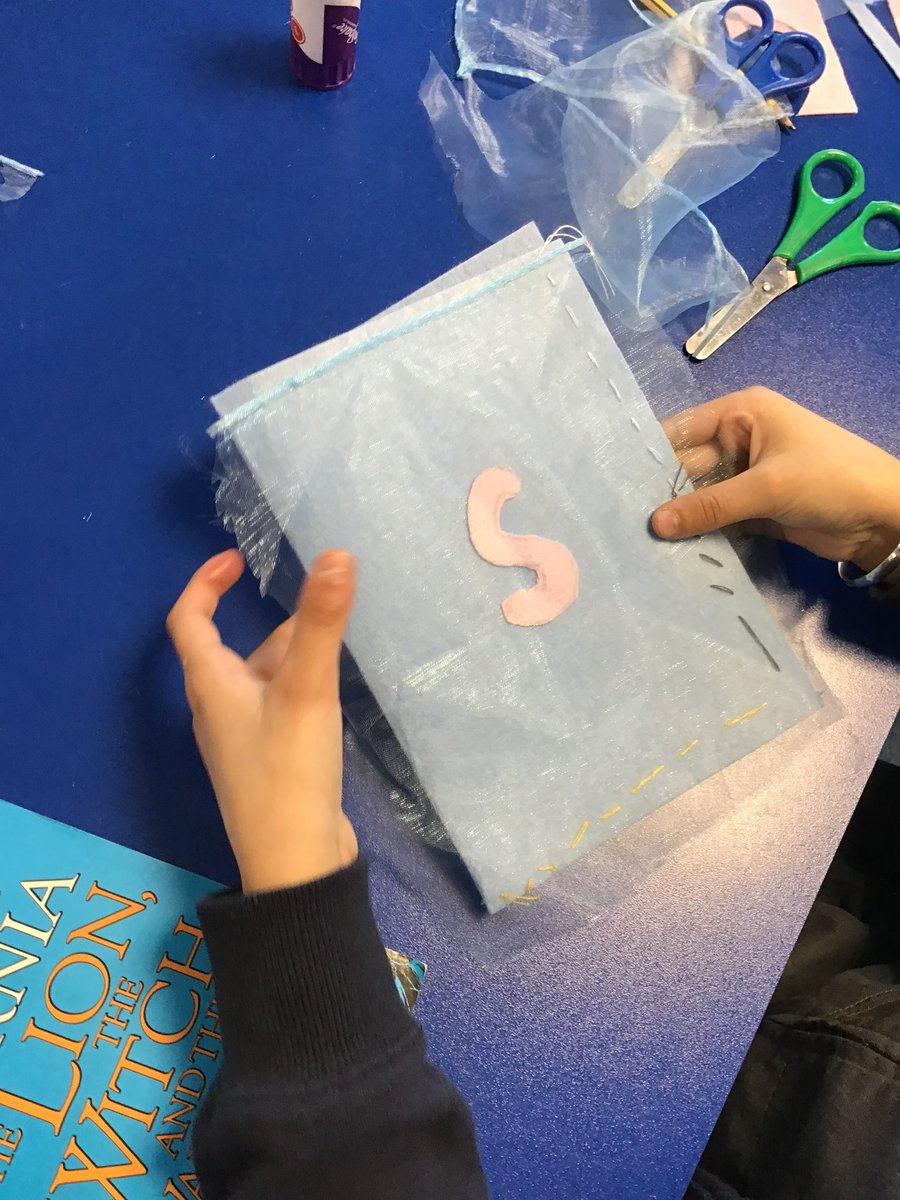 SomersHeath4's tweet photo. ‘Sew’ look what we got up to this week! We’ve been in ‘stitches’ having a great time creating book covers! https://t.co/KyTohjctaA