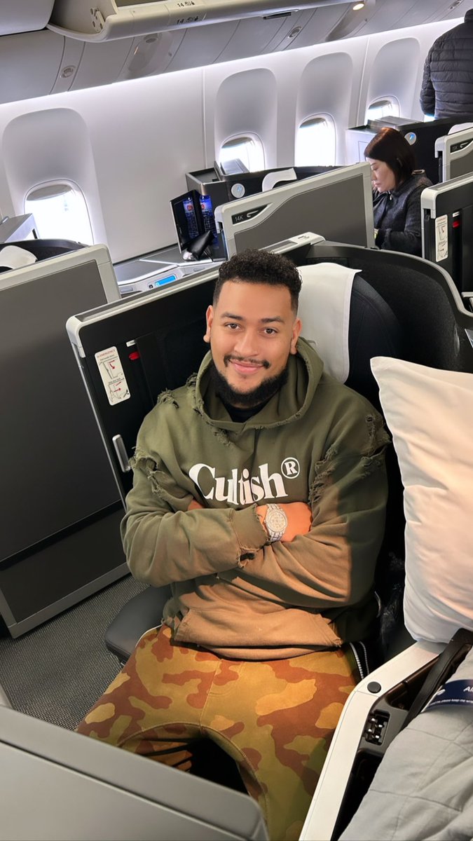 grey_syl's tweet photo. Nooo💔💔💔💔💔💔💔😭😭😭😭not AKA 

My favorite artist of all Time 😭🙏 https://t.co/HVVU97lDTh