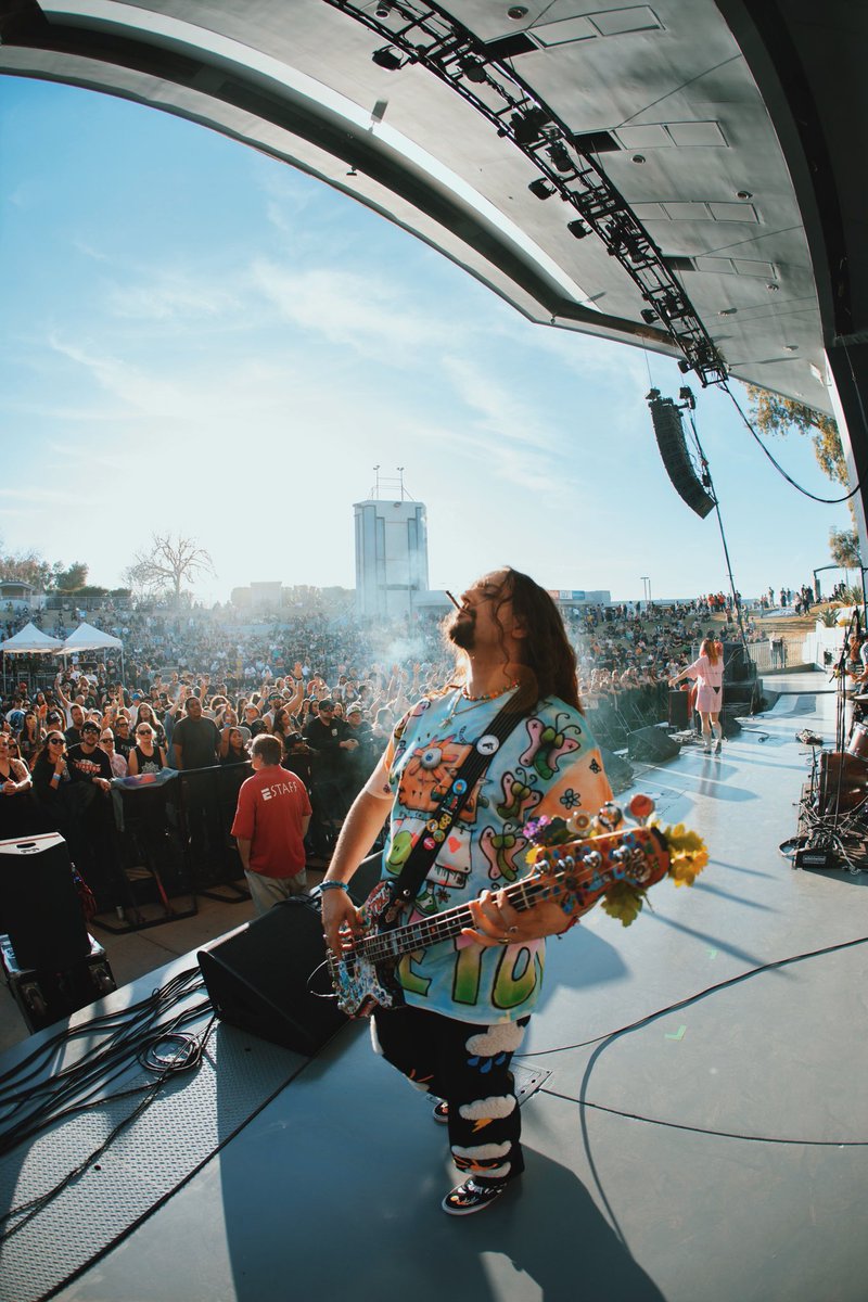 One of the most epic shots of Roach by @chrisfiq 📸🔥❤️👽🌵 this was in Phoenix at Kamp Fest ❤️ we need a compilation of all the smoking pics on stage 😂😂😂 you can hear him now “where da weed at?!?”