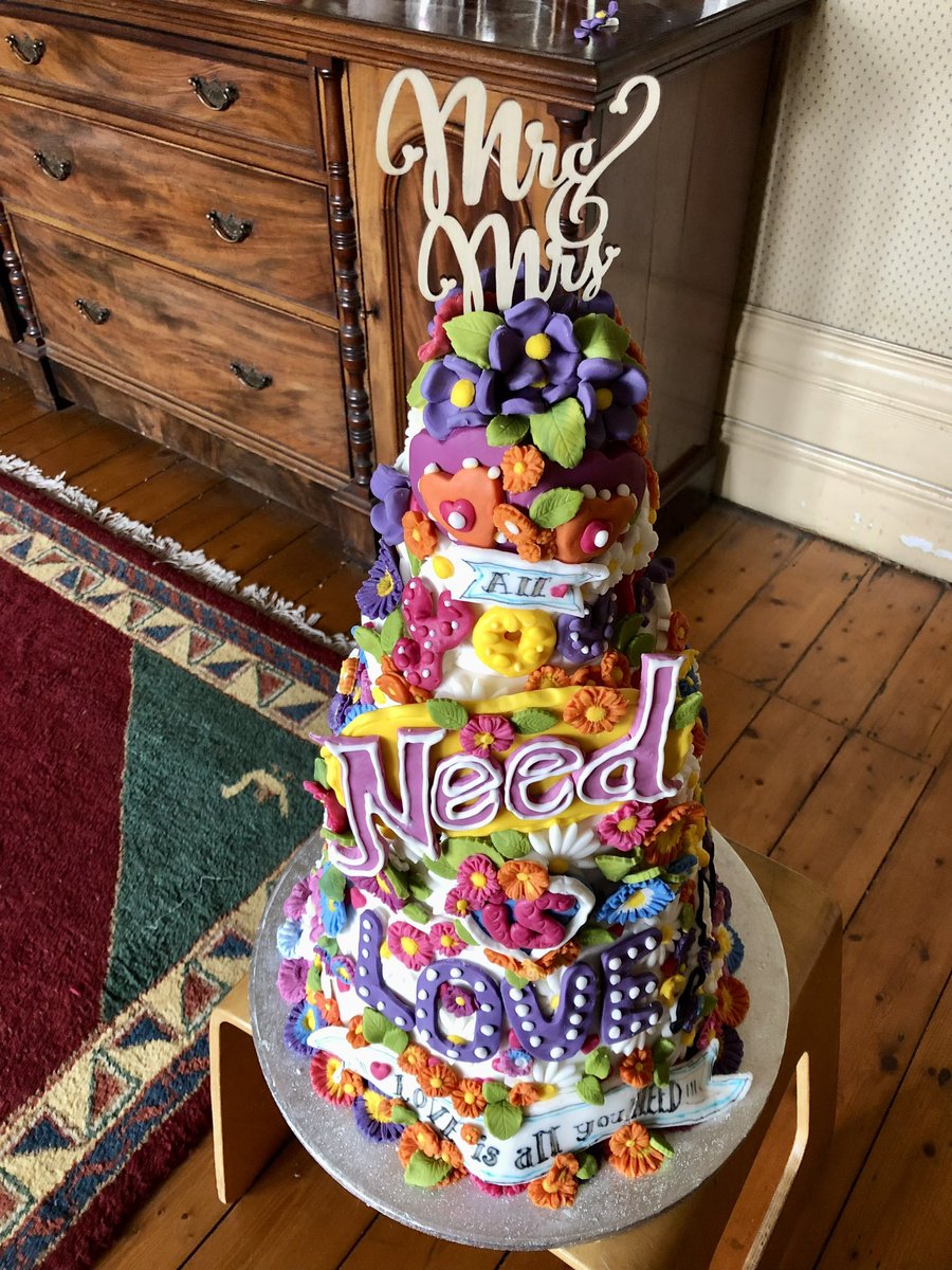 jillreidy's tweet photo. @365_in_2023 #365in2023 #365in2023dailyprompt #floralis This is a bit of a cheat, but in my defence, the wedding cake I made for my daughter was covered in home made flowers. This is the 2nd version after 1st one toppled and crashed to the floor 😩 https://t.co/bf122QiQWA