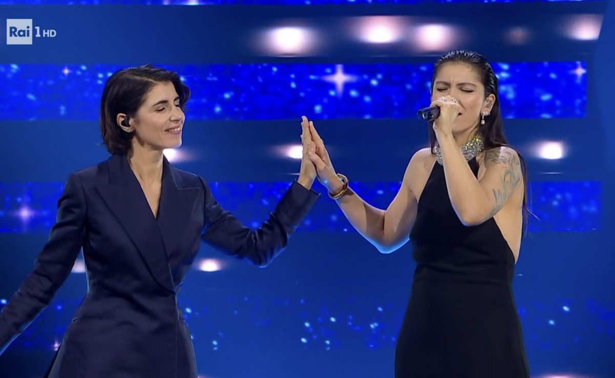 MarioManca's tweet photo. Ho i brividi. Giorgia ed Elisa insieme, quelle mani che si toccano, la perfezione. #Sanremo2023 https://t.co/Ox7TWnJqxS