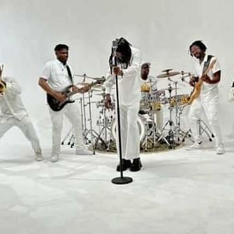 TornadoMadrid23's tweet photo. Mighty @samini_dagaati about to shake the world with #GrooveHouseBand #Sanbra #SambaSamini https://t.co/MM1QBVQgno