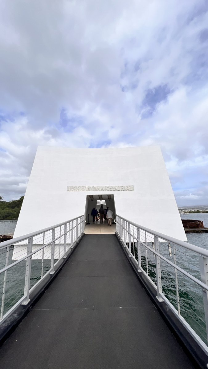 DCRbooks's tweet photo. #USSARIZONAmemorial #RemembranceBoat @USNavy #CINCPACFLT #BB39 https://t.co/6gf6yvO0dw