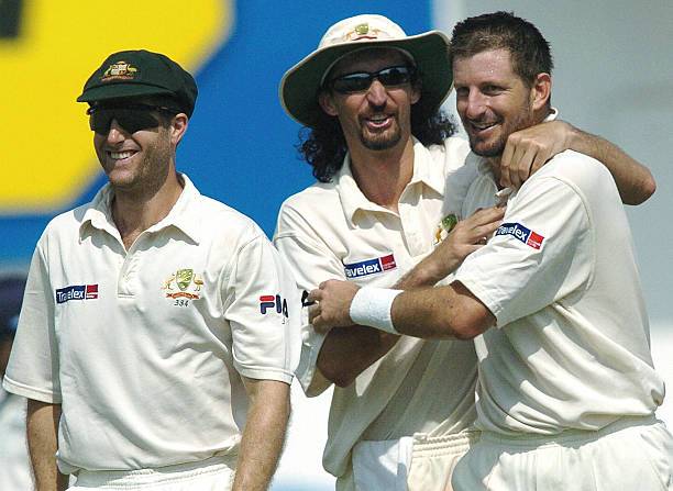 TheCricketWire's tweet image. #WeekendRewind 🏏

In the 2004 Nagpur Test, Australia beat India by 342 runs. 🏟

Jason Gillespie (centre) was Australia's top performer with the ball, picking up 9 wickets in the match (5/56 &amp;amp; 4/24). ⚡