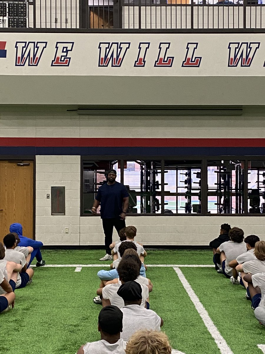 alleneaglesfb's tweet image. Guest Speaker of the Day:

Thank you to former alumni &amp;amp; class of 14 @tejankoroma56 for visiting back home and speaking life to the 2023 Allen Eagles! 

Doing the right things will separate you  and no one is bigger than the A!!

#BTB | #WeWillWin