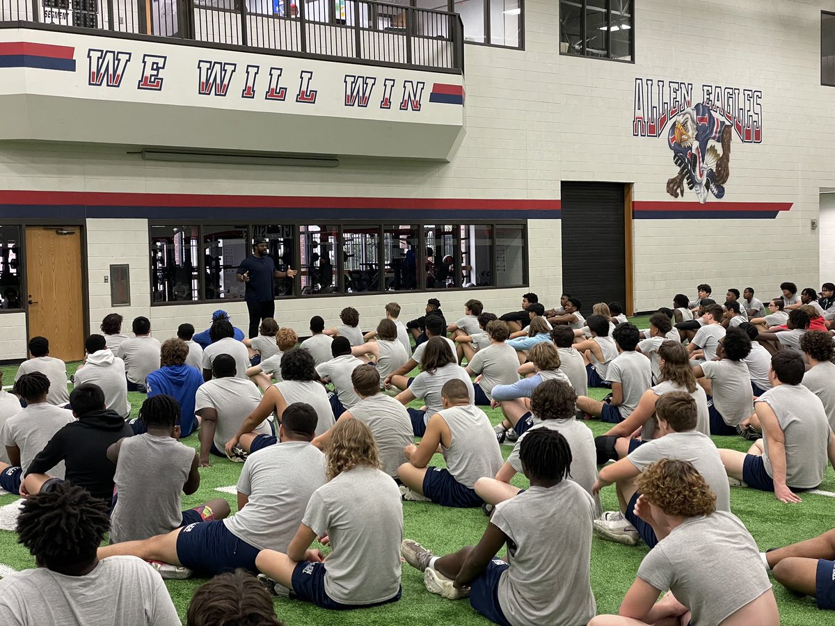 alleneaglesfb's tweet image. Guest Speaker of the Day:

Thank you to former alumni &amp;amp; class of 14 @tejankoroma56 for visiting back home and speaking life to the 2023 Allen Eagles! 

Doing the right things will separate you  and no one is bigger than the A!!

#BTB | #WeWillWin