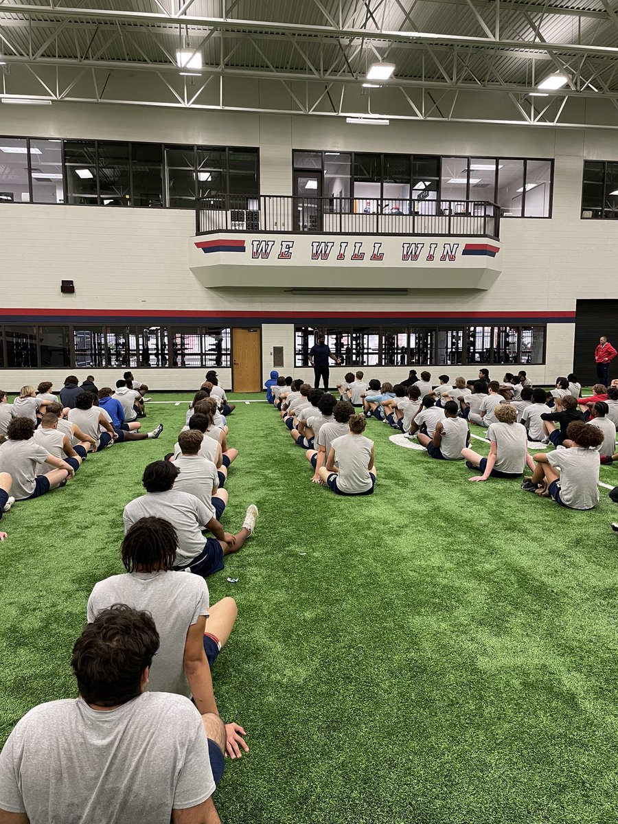 alleneaglesfb's tweet image. Guest Speaker of the Day:

Thank you to former alumni &amp;amp; class of 14 @tejankoroma56 for visiting back home and speaking life to the 2023 Allen Eagles! 

Doing the right things will separate you  and no one is bigger than the A!!

#BTB | #WeWillWin