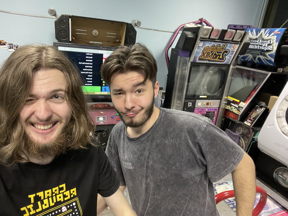 сегодняшней ночью было доказано, что мы с <a href="/robloxxa/">robloxxa</a> не самые сильные ритмгеймеры, но очень сильные алкоголики