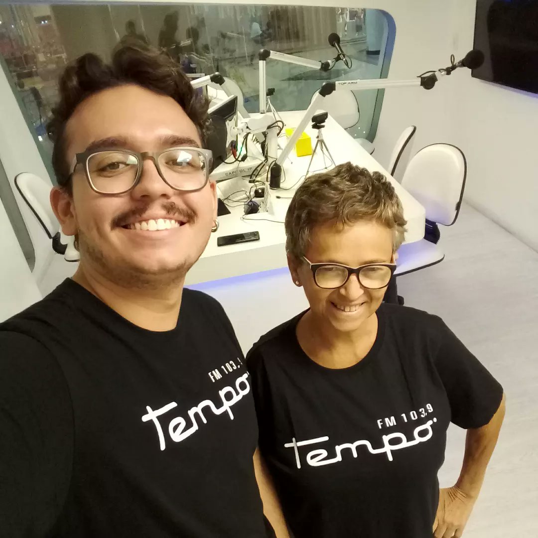 Adriana41004899's tweet photo. Tempo Fm,o tempo todo 💜💛 @TEMPOFM https://t.co/SYf8gRMyqQ