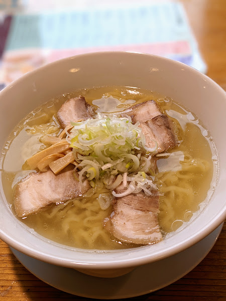 yoshi4322's tweet photo. 喜多方ラーメン人気投票NO1のお店「喜一」の淡麗塩ラーメンと熟成醬油チャーシュー！お好みはどっち⁉ https://t.co/mWbYGwgk10