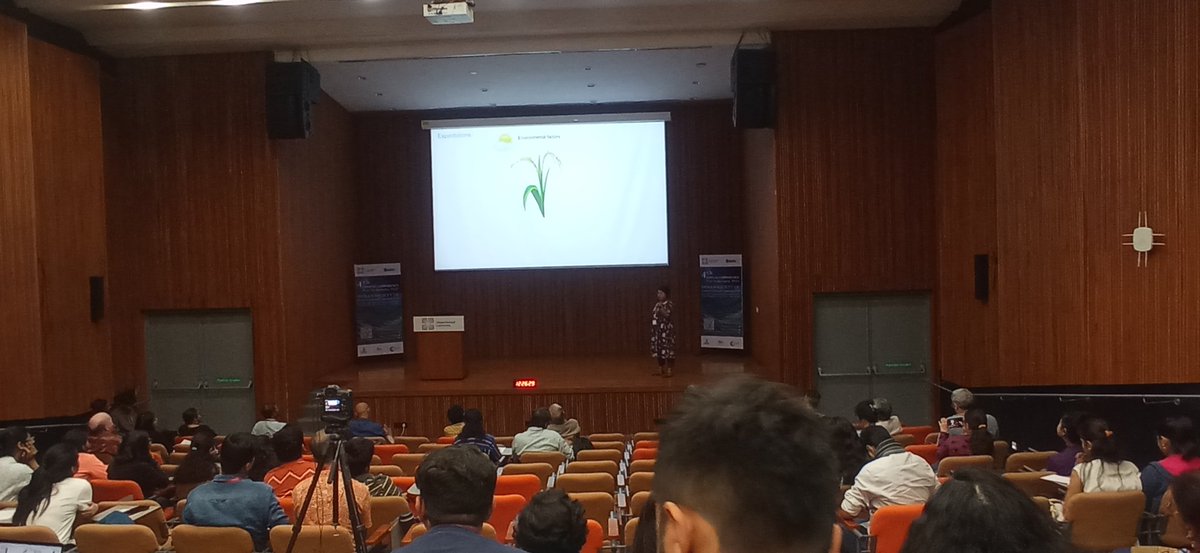 srijan_seal's tweet photo. After a series of interesting talks from diverse fields like host pathogen interactions, arthropod diversity, dog behaviour, drosophila nutrition.... Can't wait for day 3. #ISEB4 https://t.co/OIGAmFM6mA