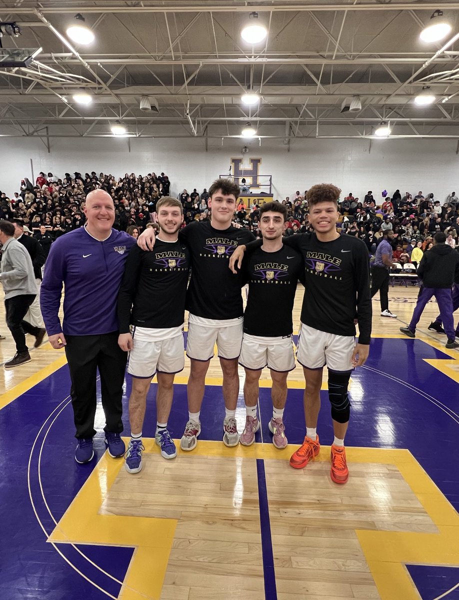 MaleBulldogs's tweet photo. 🏀🏀Class of 2023…love these kids and so proud of them.  
Winners. https://t.co/jCo0msRY06