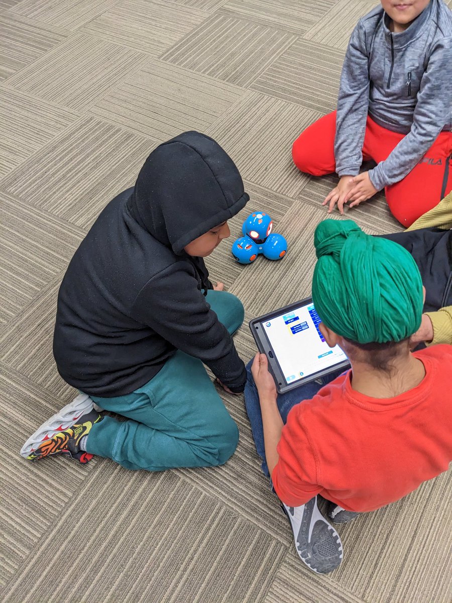 DPaynePDSB's tweet image. Stretching my comfort zone with coding activities for primary and juniors in the LLC @JamesGrievePS @PDSB_Libraries #EML #codingthefuture