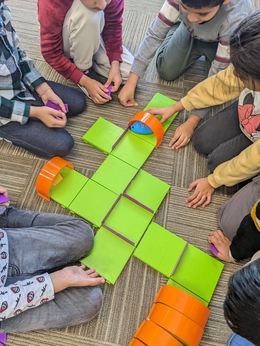 DPaynePDSB's tweet image. Stretching my comfort zone with coding activities for primary and juniors in the LLC @JamesGrievePS @PDSB_Libraries #EML #codingthefuture