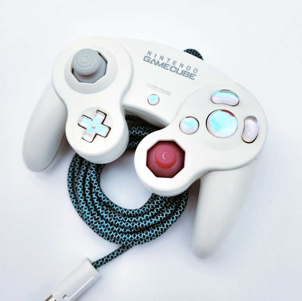 Sage_SSBM's tweet photo. DICHROIC PEARL
- Jp White Motherboard/Controller
- Bald Buttons @2GhostsGaming
- Paracord @Ho0dguy 
- Snapback Capacitor @Ho0dguy 
- Resin C Stick @selst0r 
- Sage Triggers 
https://t.co/b9yw8OYrw7 https://t.co/ex4cLy0Aw5