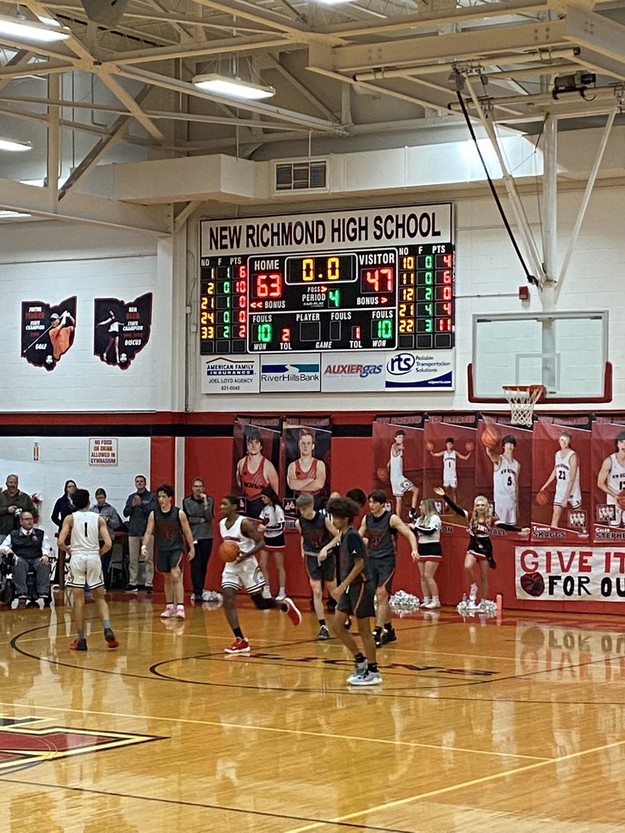 Lions end the season on a great team win! Thank you to our Seniors for an incredible year: 14-8 overall and 7-2 in the SBAAC. See you at Princeton HS next Friday night as the Road to State begins! Go Lions‼️‼️