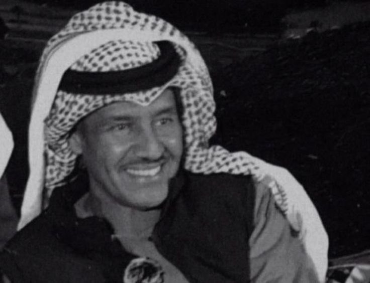 O__qn's tweet photo. يقول خالد عبدالرحمن 

مادام حبك سر والسر مكبوت 
خلك هنا فالقلب وش دخل الناس ؟

لو ضمة ضلوعك يجي عقبها الموت 
والله لاضم صدرك دام باقي لي انفاس 🤍
#خالد_عبدالرحمن https://t.co/ObLOUIhqjN