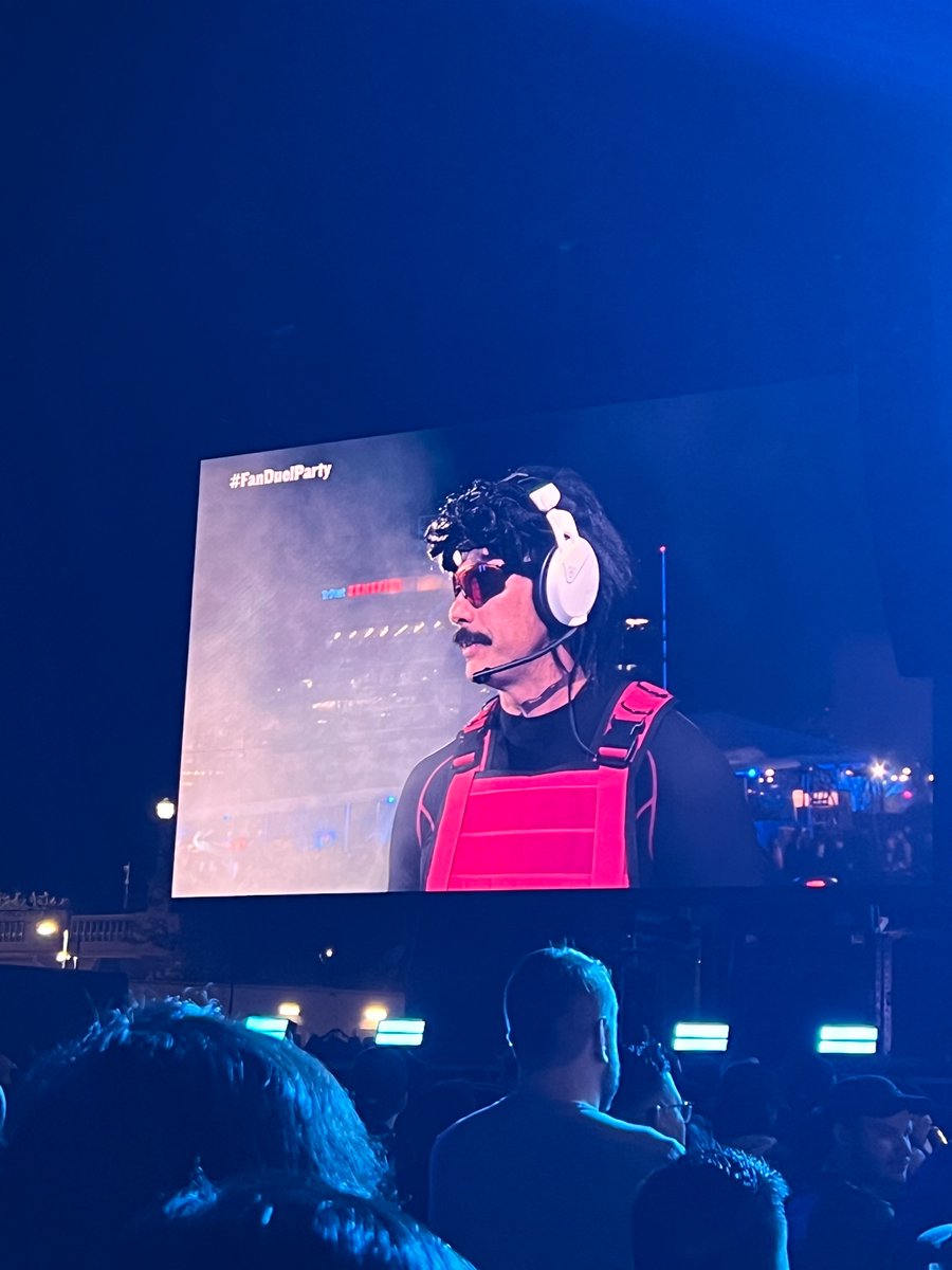 NamesNotRick27's tweet photo. @DrDisrespect looking a lot like @ders808 

Dr. Dersrespect? https://t.co/w9YmLYuCn3