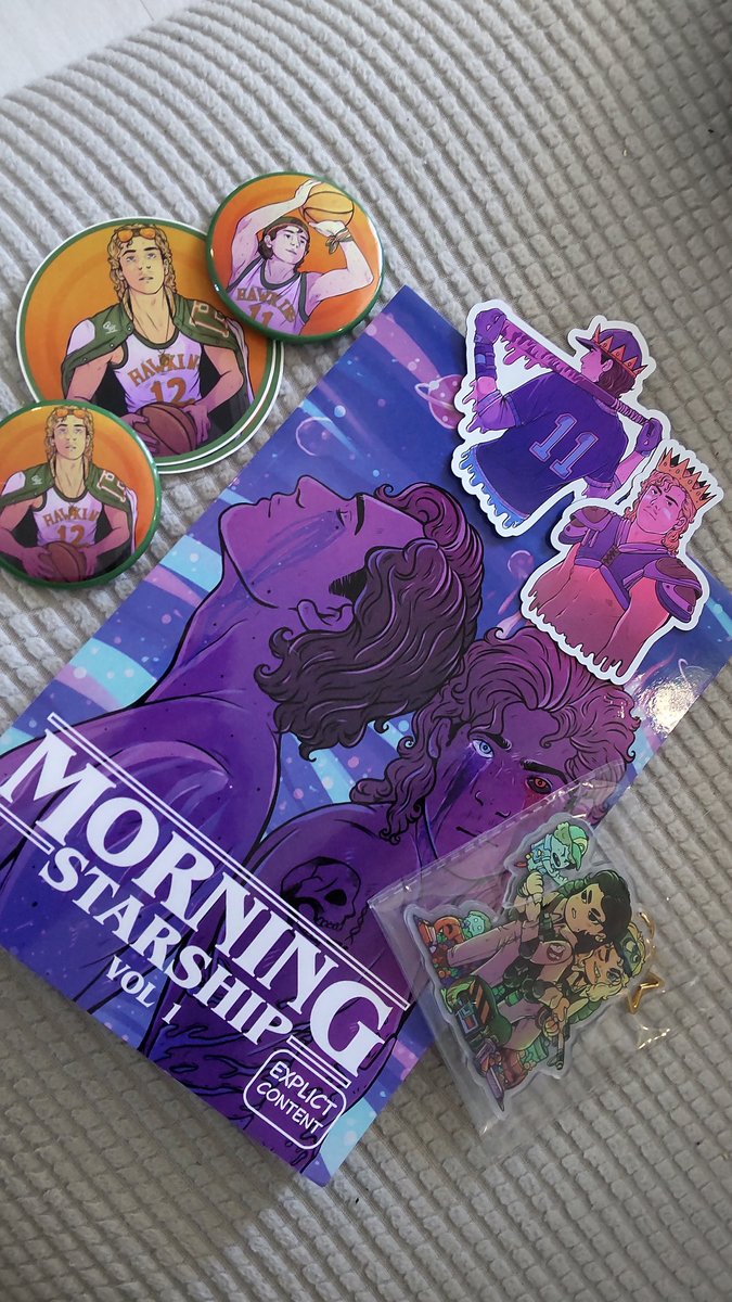 Was so happy when these beauties by <a href="/HunnyDoesStuff/">Hunnystuff</a> arrived in my mailbox!😍❤️ (Even though the key chain unfortunately arrived broken😭)
It really makes me crave drawing myself again😔😔 let's hope soon!