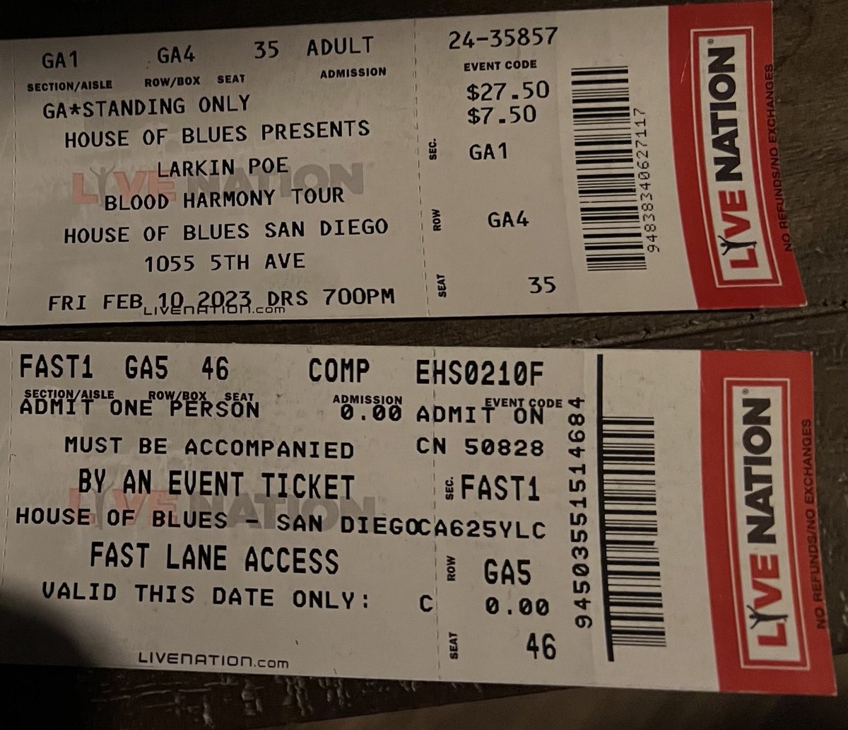 caryn_maroni's tweet image. Waiting for ⁦@LarkinPoe⁩ at #SanDiego #HouseofBlues got #FastPass so hanging on the rail !!
