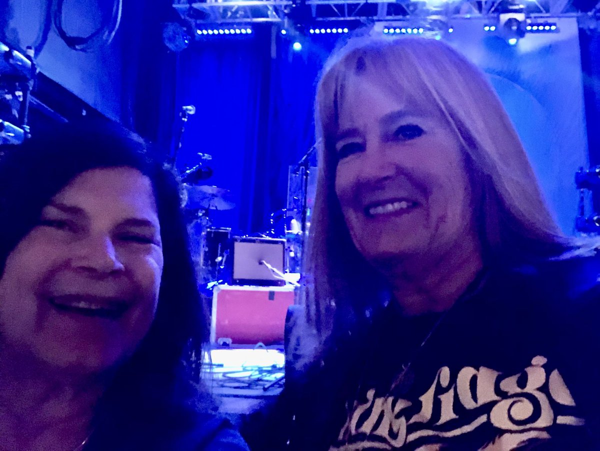 caryn_maroni's tweet image. Waiting for ⁦@LarkinPoe⁩ at #SanDiego #HouseofBlues got #FastPass so hanging on the rail !!