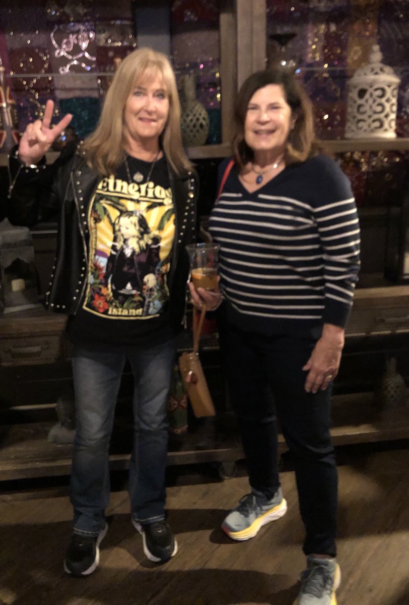 caryn_maroni's tweet image. Waiting for ⁦@LarkinPoe⁩ at #SanDiego #HouseofBlues got #FastPass so hanging on the rail !!