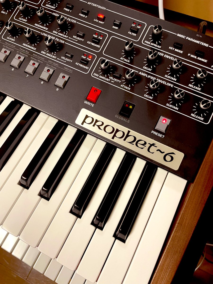 sakka909's tweet image. 先週原宿で購入！ついに届いた！
B級品特価だったので、めちゃくちゃお得だった、ありがとうFiveGさん！
#fiveg 
#sequential
#prophet6