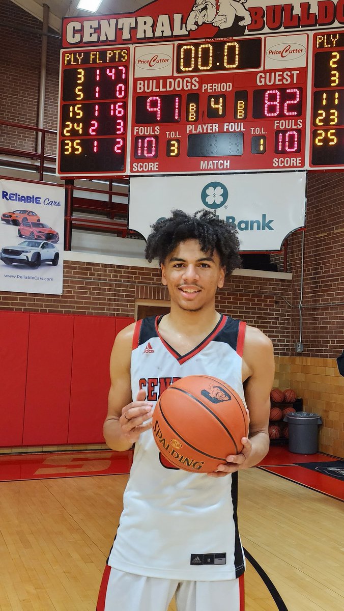 Congratulations to '23 G Sterling Vinson on setting a new single-game scoring of 47 points. The previous record was 43 by Darius Ellis in December 1994. Vinson's effort is the 7th 40+ game in Central history... A hoops history of 122 years.
