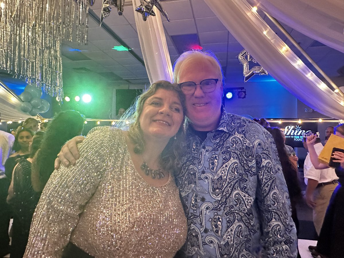 Tonight I went to the prom with my boyfriend Tim Tebow puts on for special needs people #nighttoshine @TimTebow thank you for putting this on every year for special needs. @ddnJesus @taschi_nat @erinkrakow @BenRosenbaum1 @BenRosenbaum15