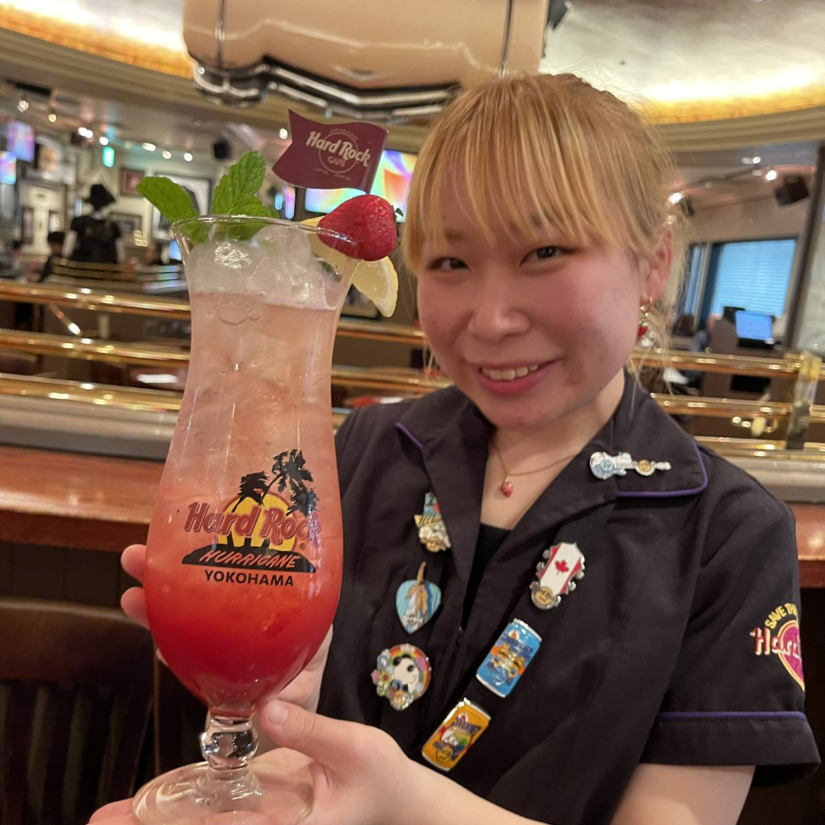 HRC_Yokohama's tweet photo. ピンクのグラデーションカラーがcute💖
ノンアルコールでHAPPYになろう✨
その名も『Happy Berry🍓』

#HardRockCafe 
#ハードロックカフェ 
#hardrockcafeyokohama 
#ハードロックカフェ横浜  
#横浜  
#みなとみらい
#Yokohama
#いちごフェア
#strawberryfare　
#ストロベリー　
#いちご https://t.co/Qjo6UUDo8D