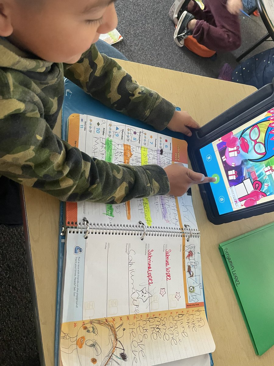 AudrianaHrnz's tweet image. Had such a fun day using @ChatterPixIt to segment and blend VCe words orally. The kids were able to upload each video onto Seesaw, allowing me to grade them easily! 🙌🏽 #FunWithTech @DowlingTigers