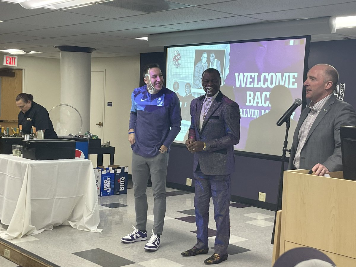 .@NiagaraMBB coach Greg Paulus and @CalvinMurphyHOF, on campus at Niagara.