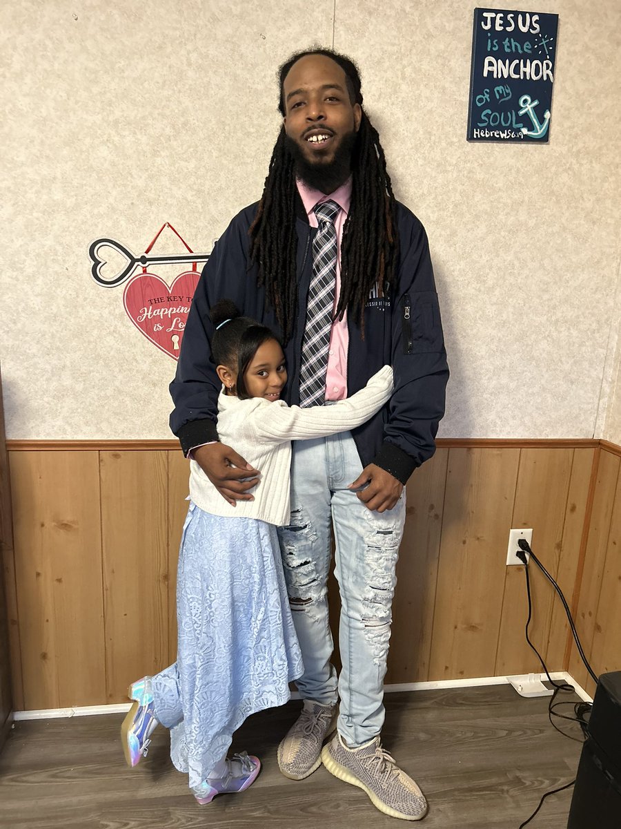 EternalHeart_Mf's tweet image. Country ass mall ain’t have what we had in mind , but we still fly #DaddyDaughterDance 🥹🤞🏾