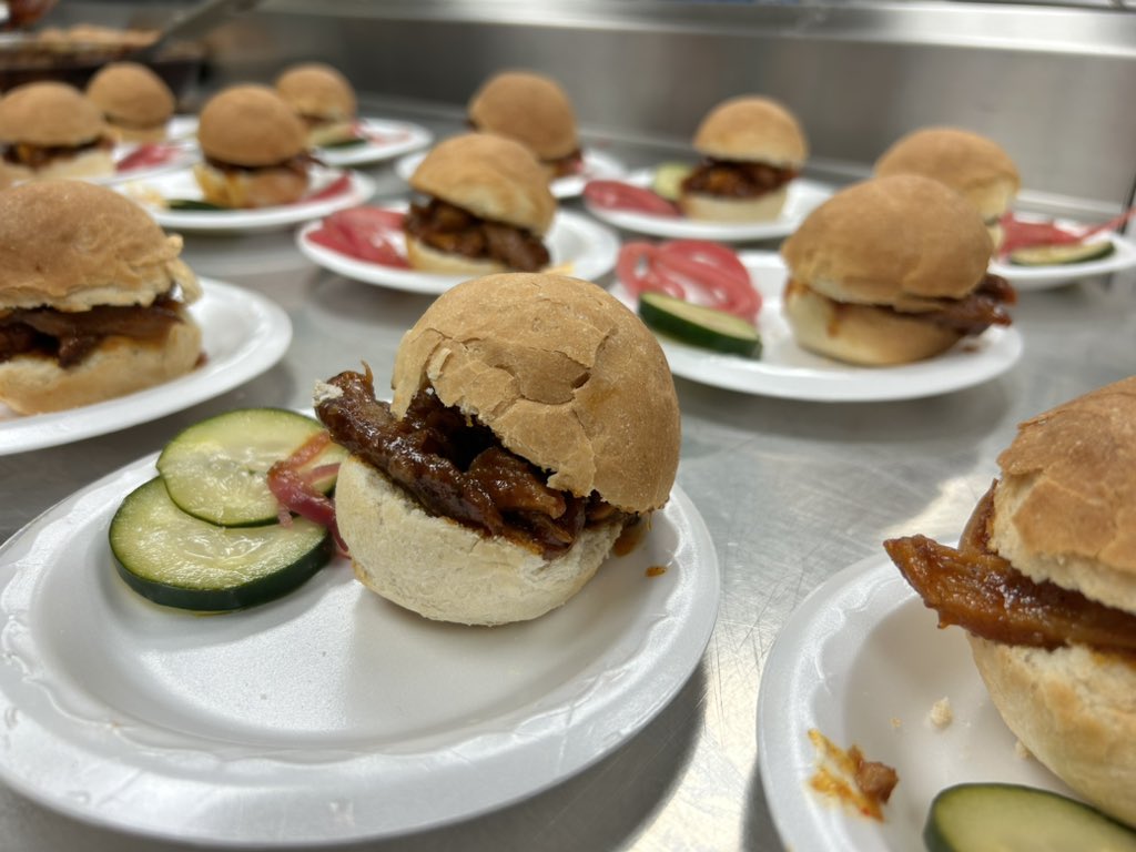 adomin_MHS's tweet photo. Advanced Culinary plating up for Global Cuisine: The Americas , week 1! They rocked some amazing pulled pork Kansas style bbq sliders with in house made bread and they even made pickles! Chifrijo from Costa Rica and Quesadilla Salvadoreña from El Salvador. @CulinaryRams https://t.co/Fl6qgDHe5l