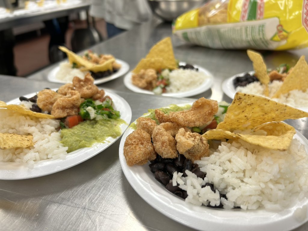 adomin_MHS's tweet photo. Advanced Culinary plating up for Global Cuisine: The Americas , week 1! They rocked some amazing pulled pork Kansas style bbq sliders with in house made bread and they even made pickles! Chifrijo from Costa Rica and Quesadilla Salvadoreña from El Salvador. @CulinaryRams https://t.co/Fl6qgDHe5l