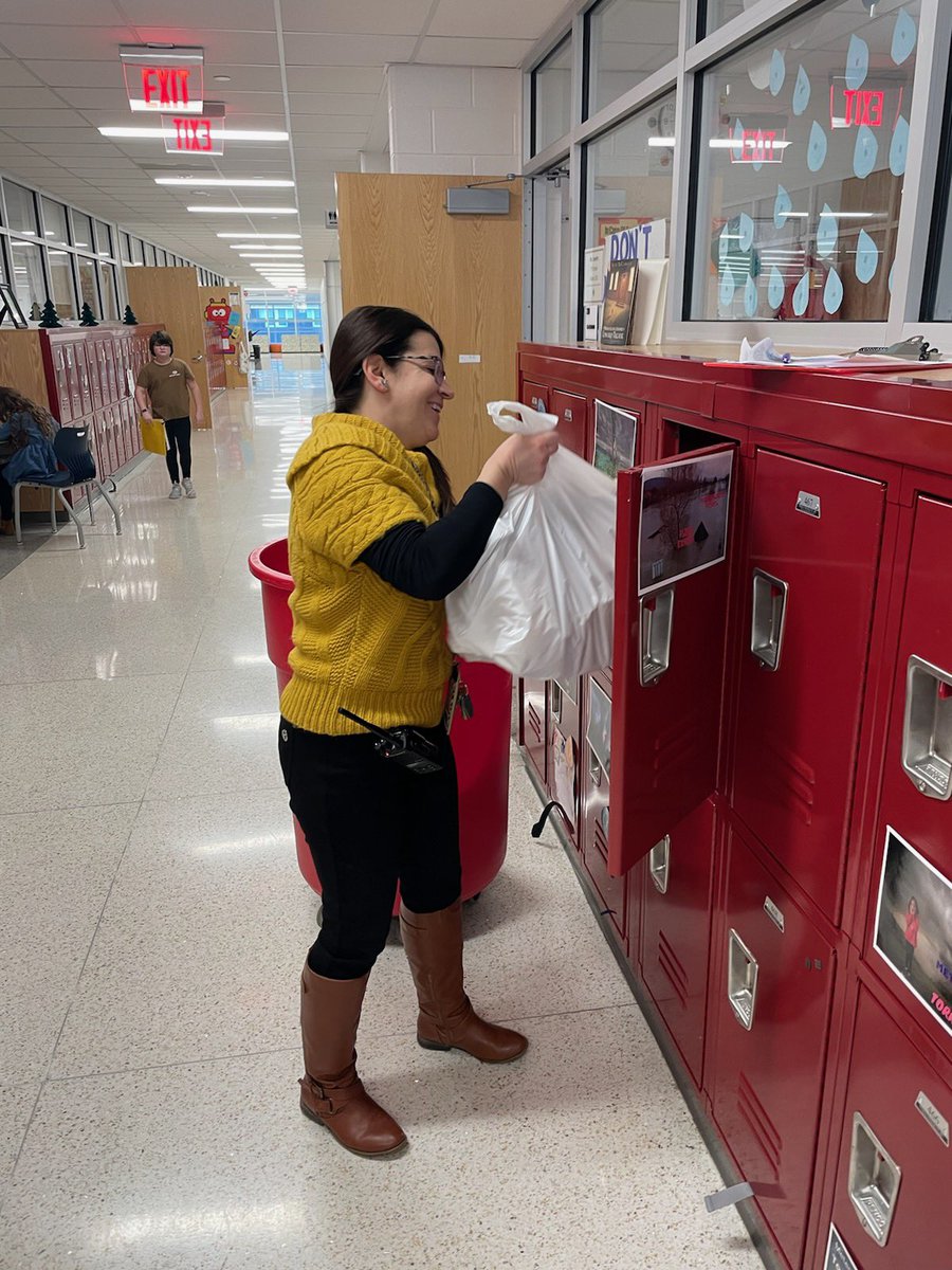 mrmikepyle's tweet photo. Baron Elementary is lucky to have one of the very best school counselors in Ms. Coonan! Happy School Counselor Week Heather! @BaronElementary @ManheimCentral https://t.co/ZLdySA16Ud