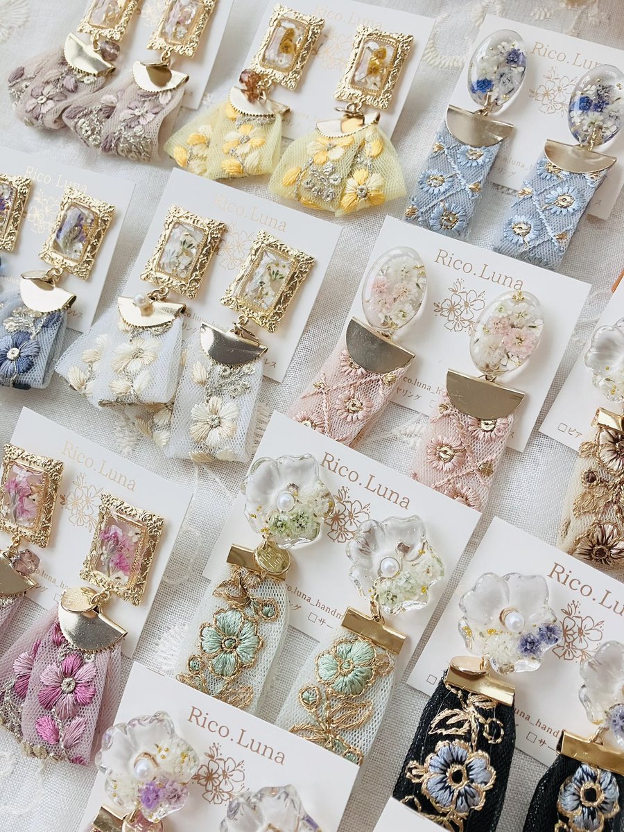 本日2/11
下北沢のカルディ通り吉野家前で
出店します♡
刺繍リボンアクセサリーたくさんお持ちしますよ！
