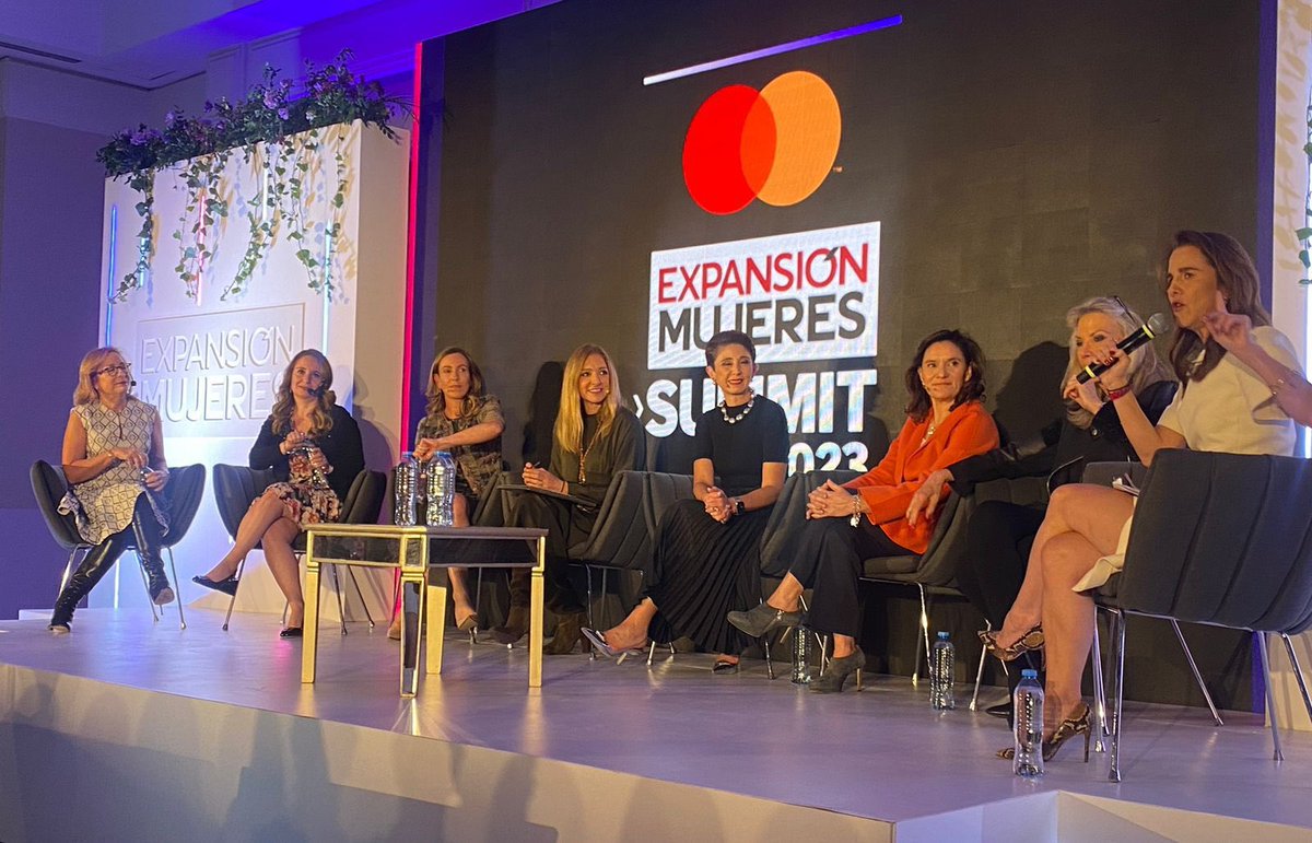Ftima70784249's tweet photo. Honrada de haber sido invitada al evento de EMS2023 Felicitaciones a @ExpansionMx, @blancajuana y todo su equipo ¡excelente organización! @Marga_Bejarano un placer haber compartido esta experiencia contigo .!!
#ExpansionSummitMujeres
#networking #redapoyo https://t.co/nLPUR2ocvT