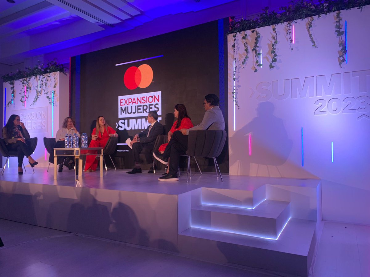 Ftima70784249's tweet photo. Honrada de haber sido invitada al evento de EMS2023 Felicitaciones a @ExpansionMx, @blancajuana y todo su equipo ¡excelente organización! @Marga_Bejarano un placer haber compartido esta experiencia contigo .!!
#ExpansionSummitMujeres
#networking #redapoyo https://t.co/nLPUR2ocvT