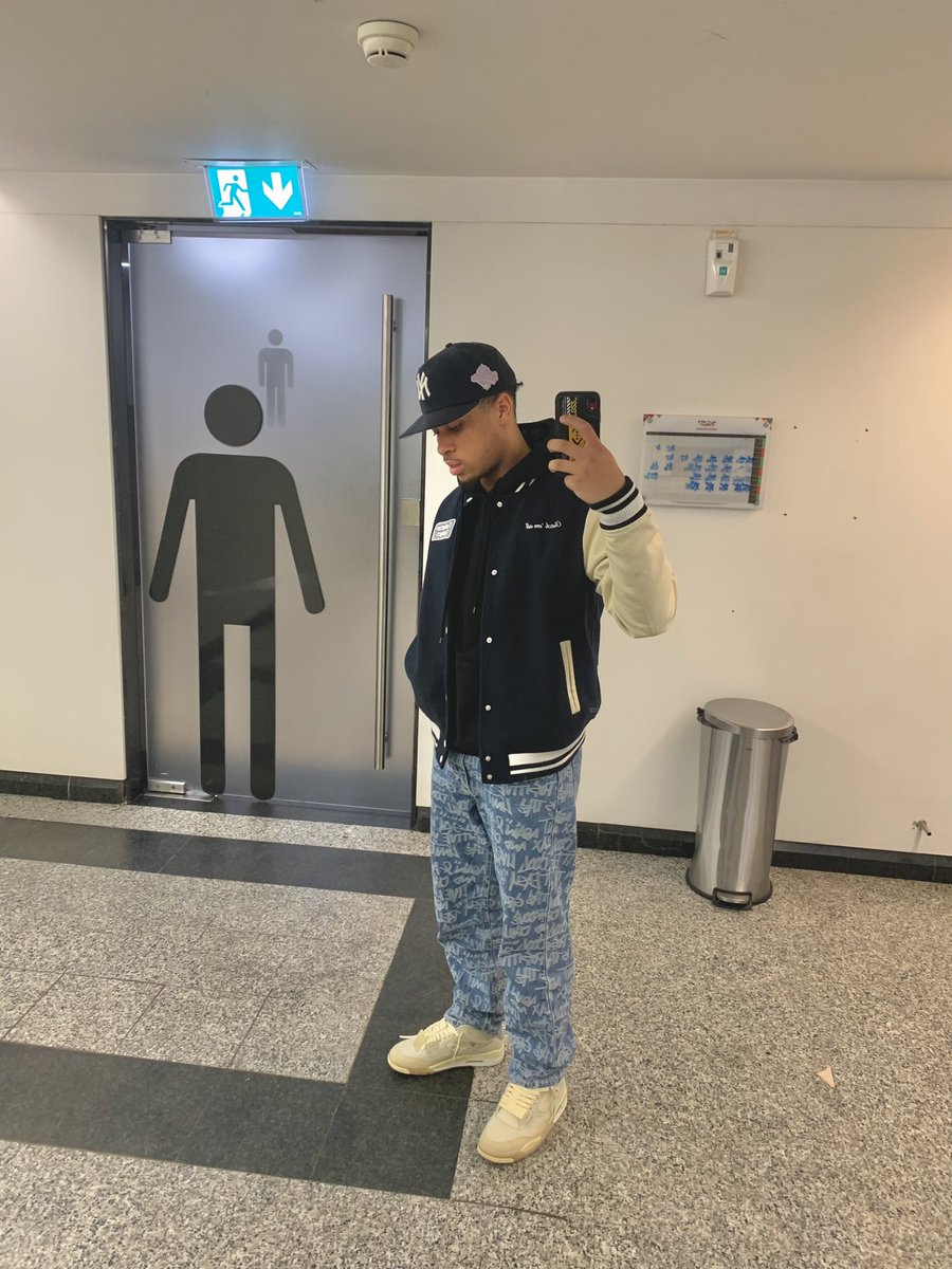 smoothboyleo's tweet photo. cubos de gelo 🧊 https://t.co/mp94siVUJj
